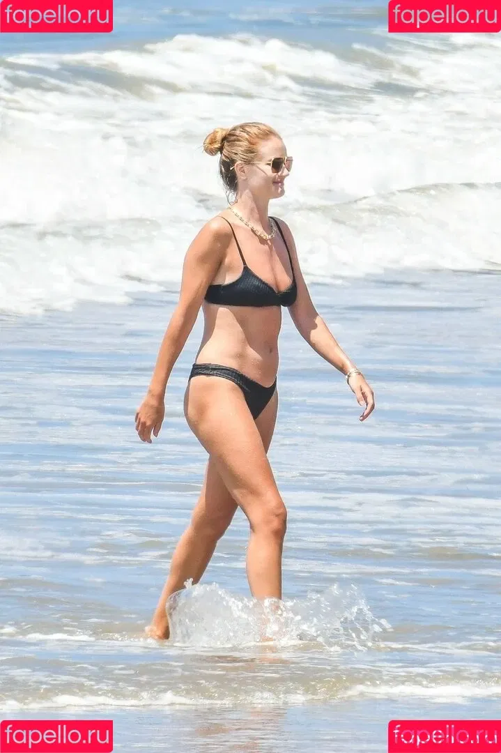 Rosie Huntington Whiteley / Rosie Huntington-Whiteley / rosiehw Onlyfans Photo Gallery 