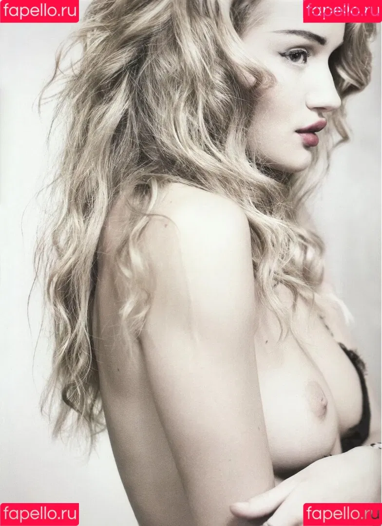 Rosie Huntington Whiteley / Rosie Huntington-Whiteley / rosiehw Onlyfans Photo Gallery 