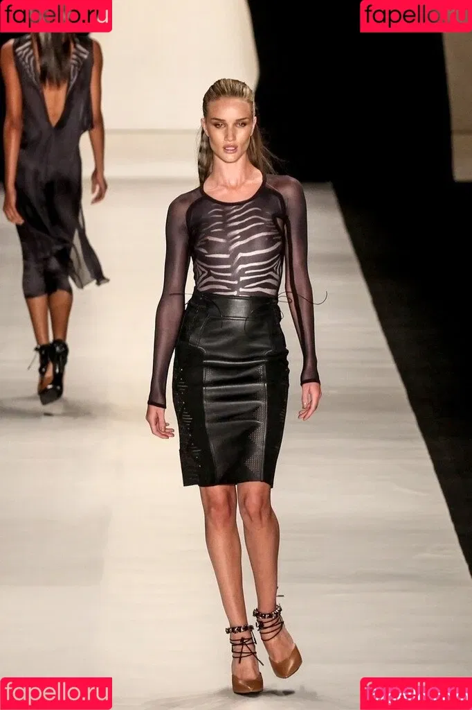Rosie Huntington Whiteley / Rosie Huntington-Whiteley / rosiehw Onlyfans Photo Gallery 