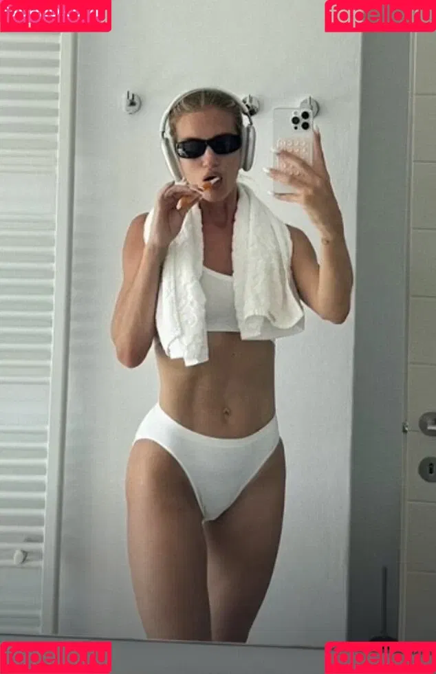 Rosie Huntington Whiteley / Rosie Huntington-Whiteley / rosiehw Onlyfans Photo Gallery 