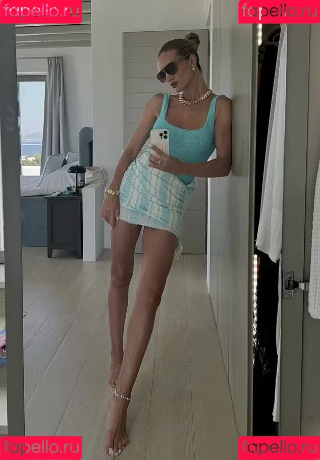 Rosie Huntington Whiteley / Rosie Huntington-Whiteley / rosiehw Onlyfans Photo Gallery 