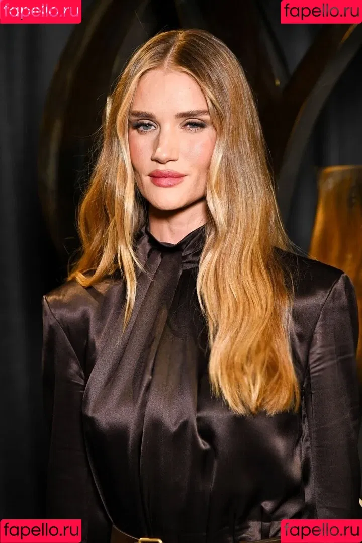 Rosie Huntington Whiteley / Rosie Huntington-Whiteley / rosiehw Onlyfans Photo Gallery 