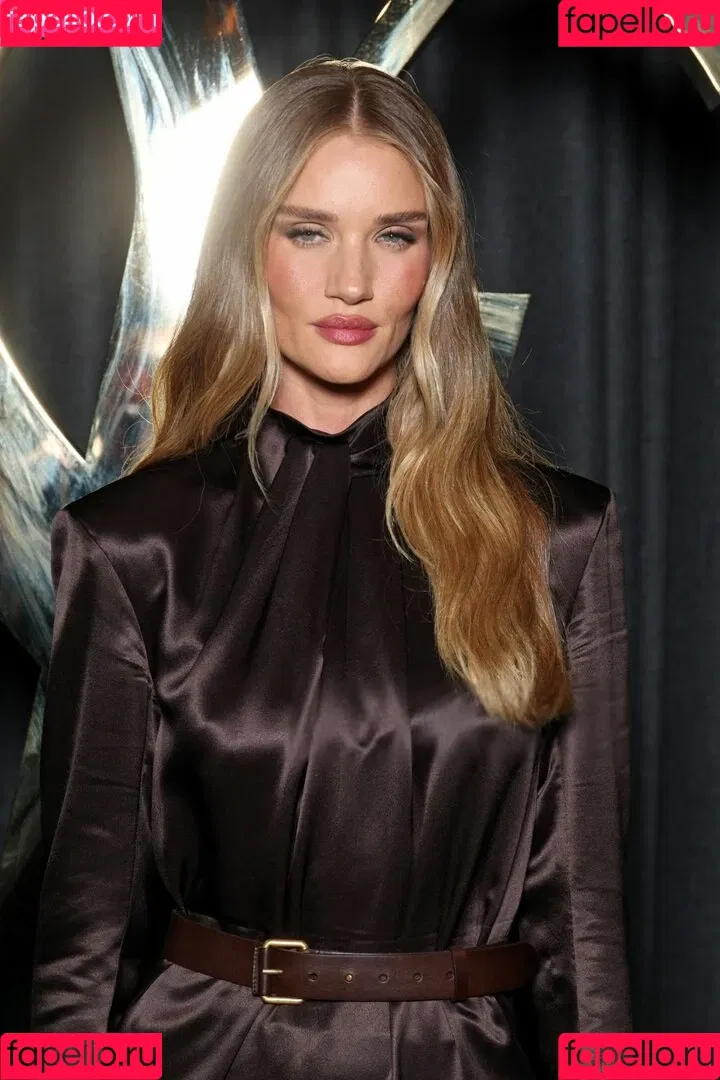 Rosie Huntington Whiteley / Rosie Huntington-Whiteley / rosiehw Onlyfans Photo Gallery 