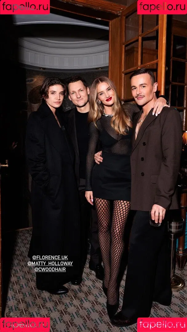 Rosie Huntington Whiteley / Rosie Huntington-Whiteley / rosiehw Onlyfans Photo Gallery 