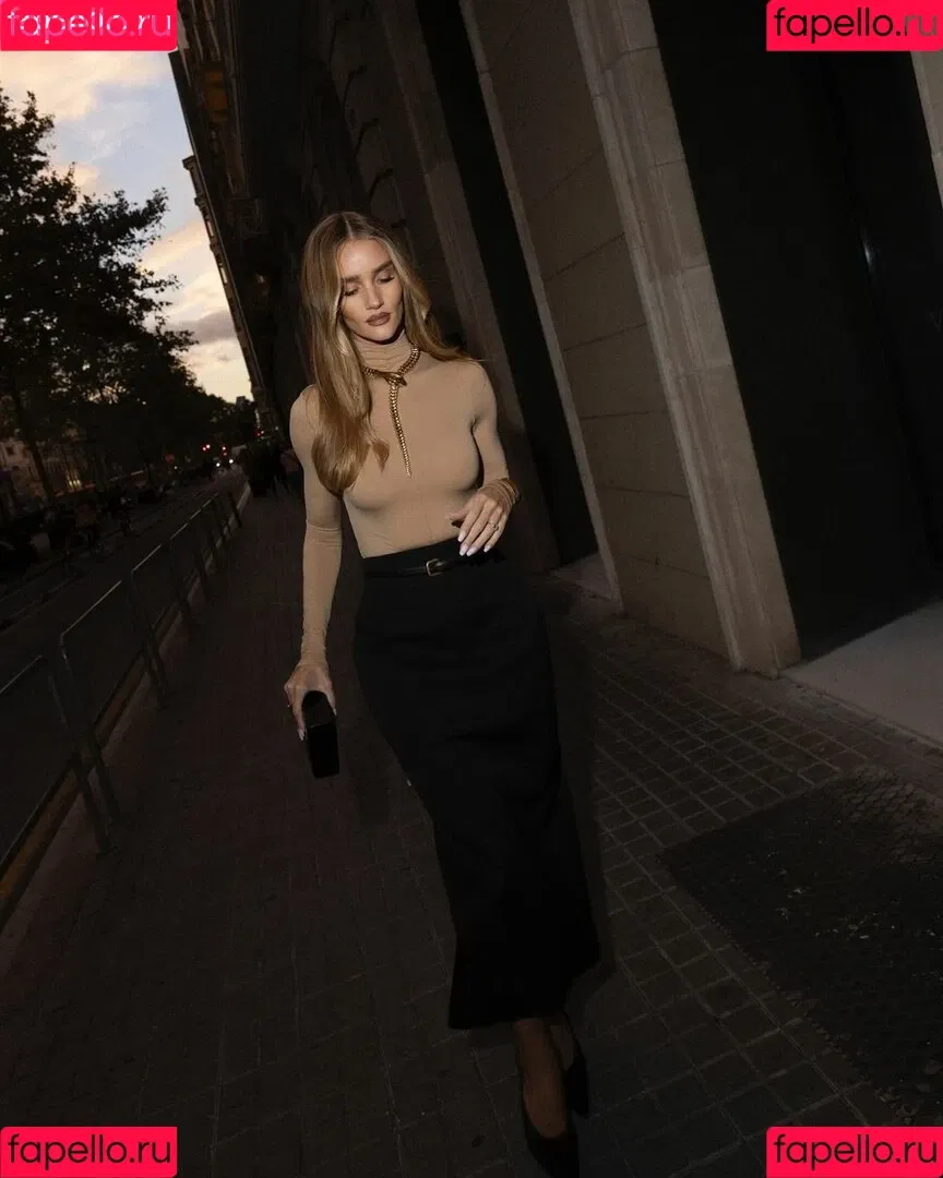 Rosie Huntington Whiteley / Rosie Huntington-Whiteley / rosiehw Onlyfans Photo Gallery 