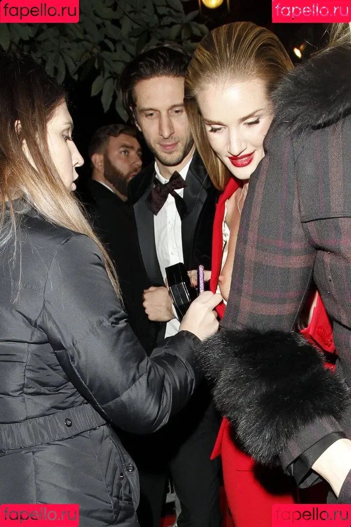 Rosie Huntington Whiteley / Rosie Huntington-Whiteley / rosiehw Onlyfans Photo Gallery 