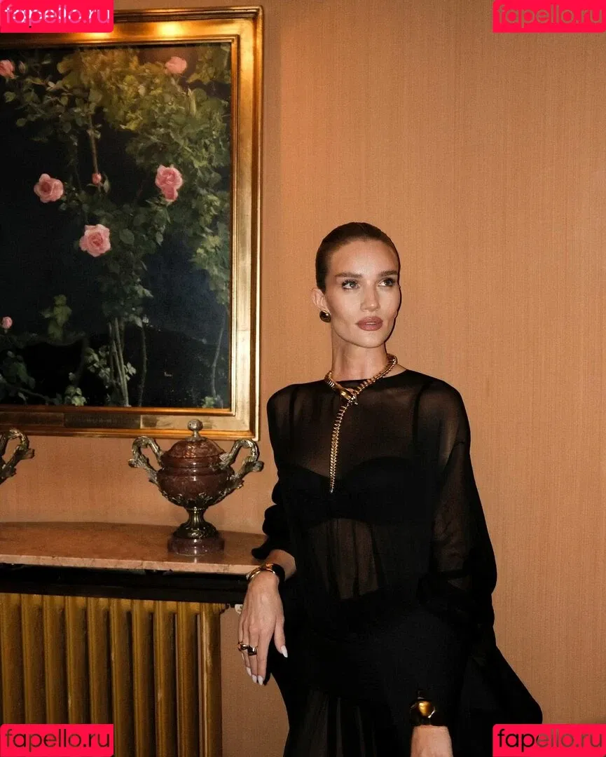 Rosie Huntington Whiteley / Rosie Huntington-Whiteley / rosiehw Onlyfans Photo Gallery 