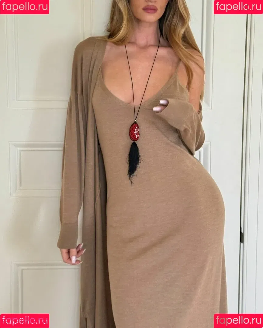 Rosie Huntington Whiteley / Rosie Huntington-Whiteley / rosiehw Onlyfans Photo Gallery 