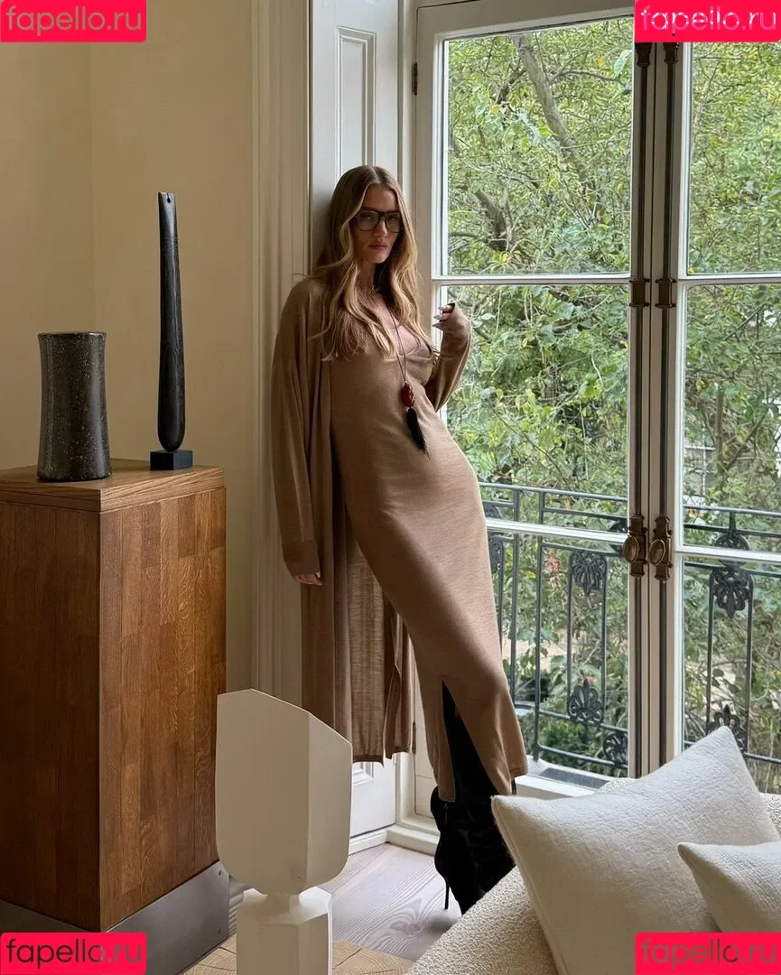Rosie Huntington Whiteley / Rosie Huntington-Whiteley / rosiehw Onlyfans Photo Gallery 