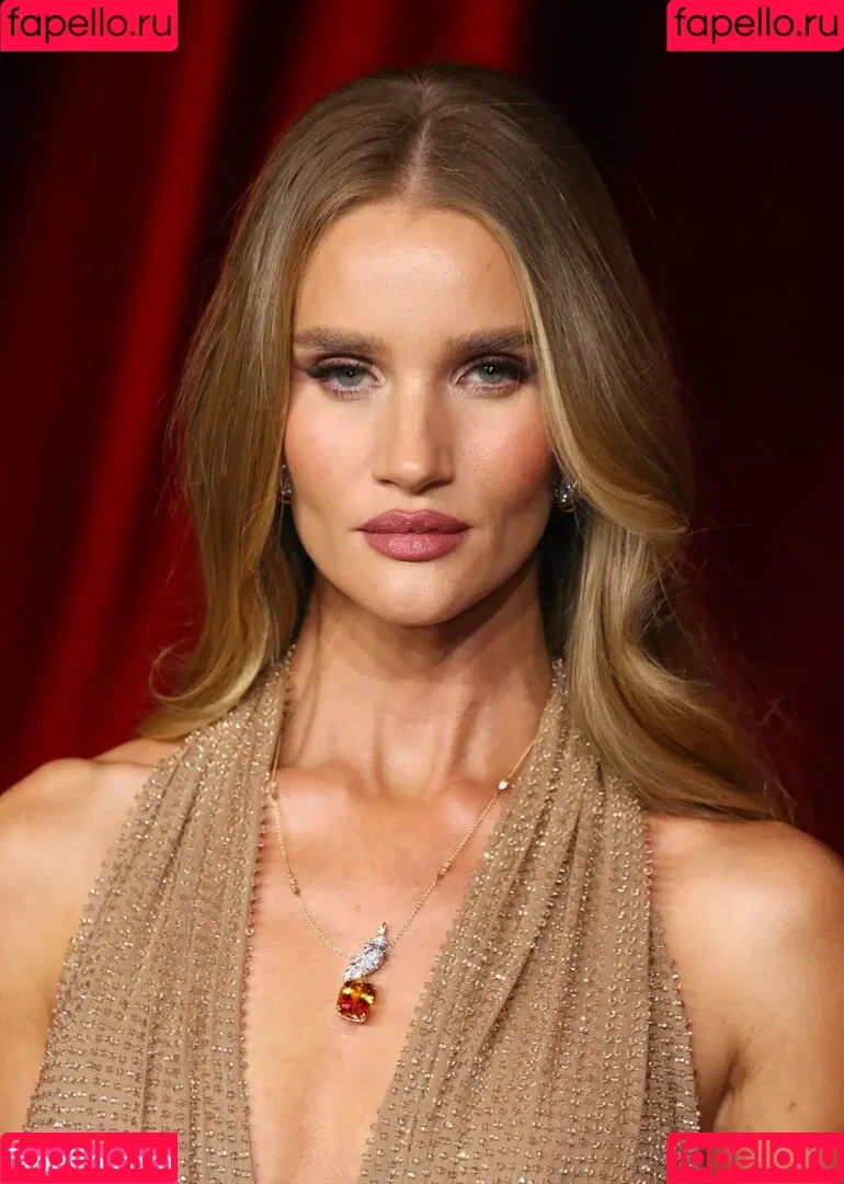 Rosie Huntington Whiteley / Rosie Huntington-Whiteley / rosiehw Onlyfans Photo Gallery 