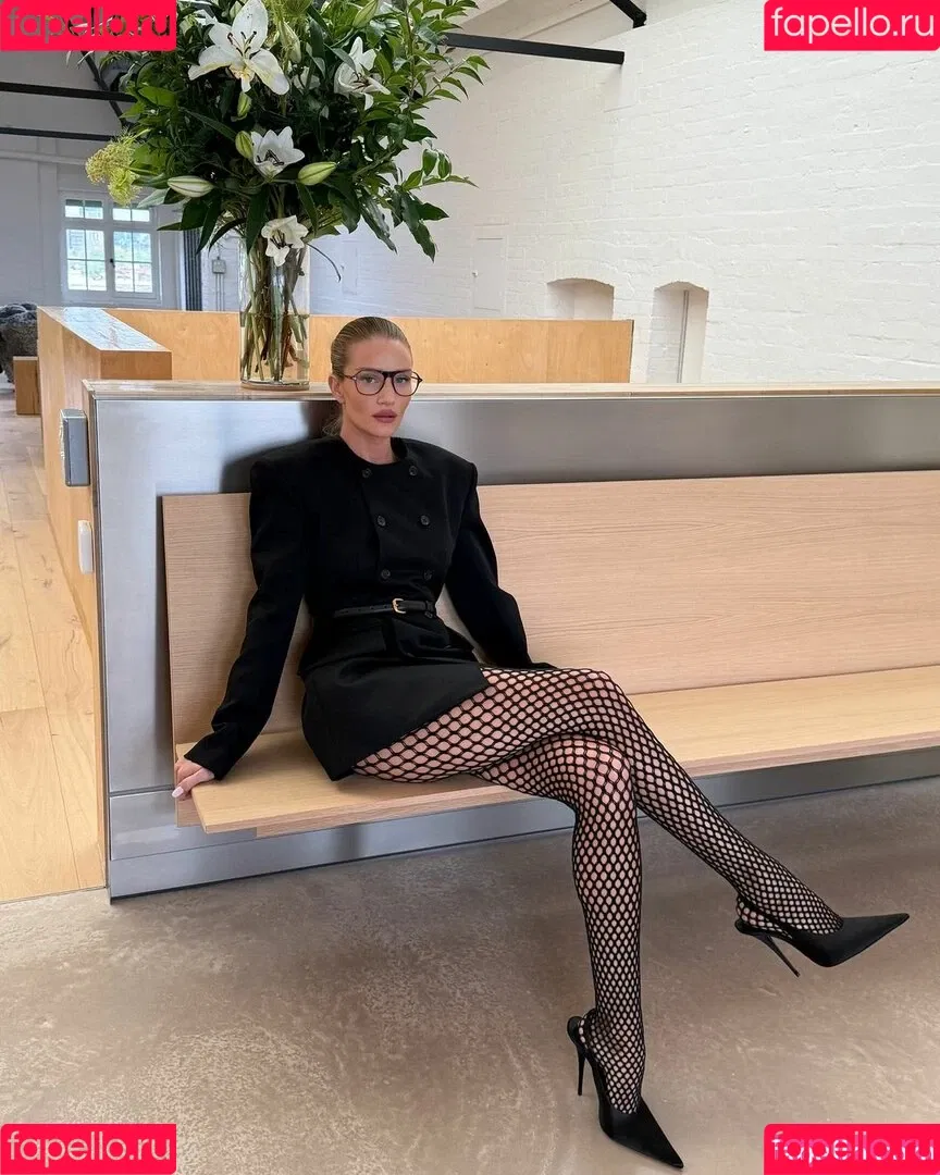 Rosie Huntington Whiteley / Rosie Huntington-Whiteley / rosiehw Onlyfans Photo Gallery 