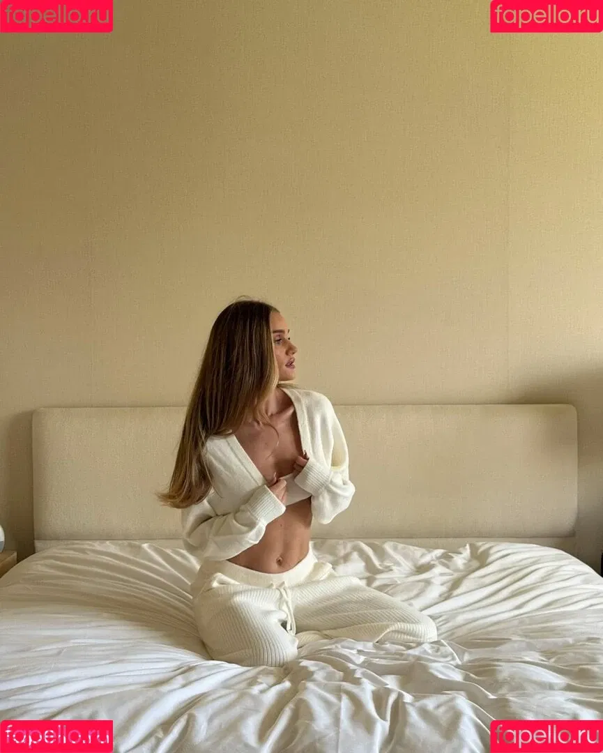 Rosie Huntington Whiteley / Rosie Huntington-Whiteley / rosiehw Onlyfans Photo Gallery 