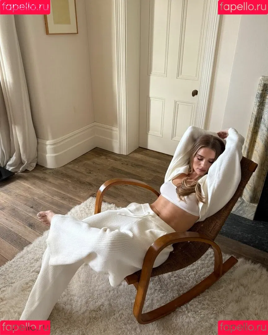 Rosie Huntington Whiteley / Rosie Huntington-Whiteley / rosiehw Onlyfans Photo Gallery 