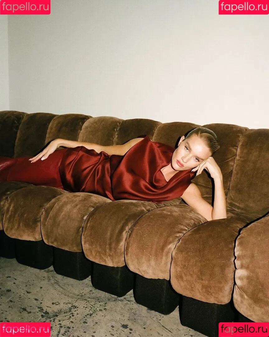 Rosie Huntington Whiteley / Rosie Huntington-Whiteley / rosiehw Onlyfans Photo Gallery 
