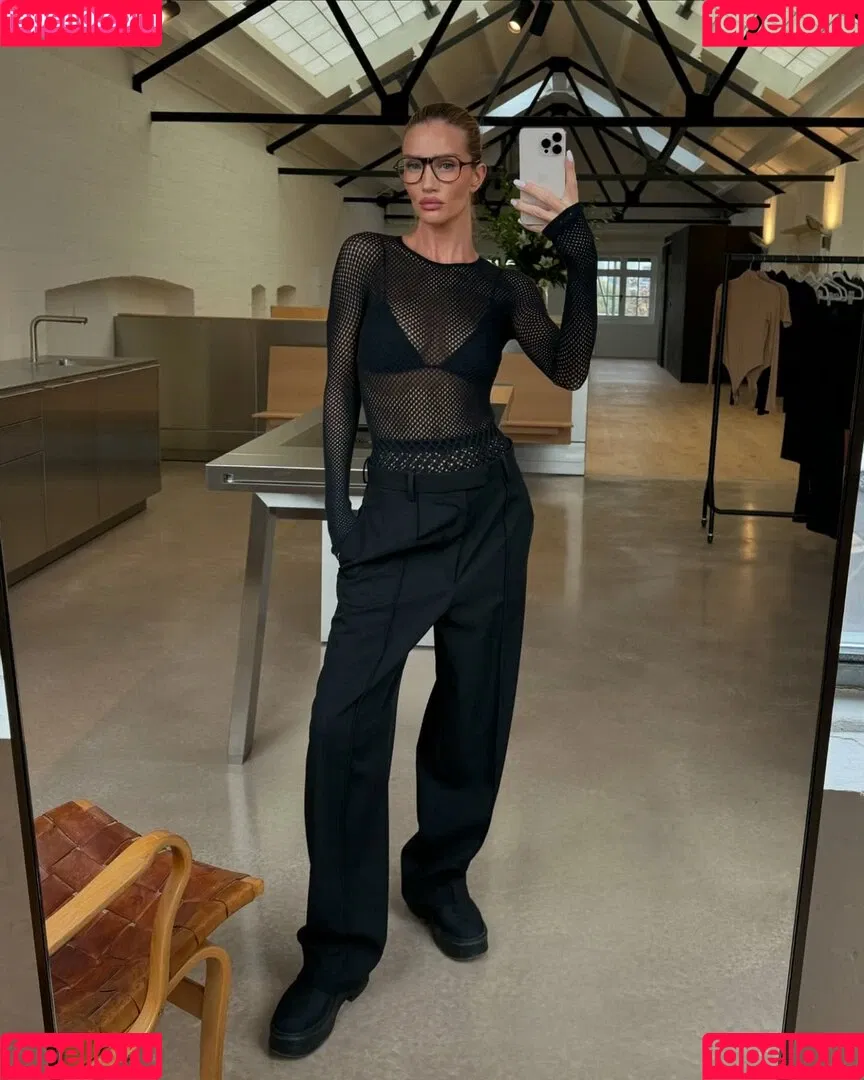 Rosie Huntington Whiteley / Rosie Huntington-Whiteley / rosiehw Onlyfans Photo Gallery 