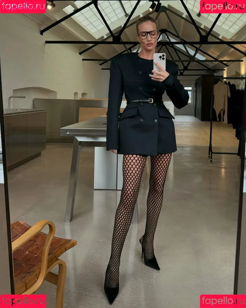Rosie Huntington Whiteley / Rosie Huntington-Whiteley / rosiehw Onlyfans Photo Gallery 