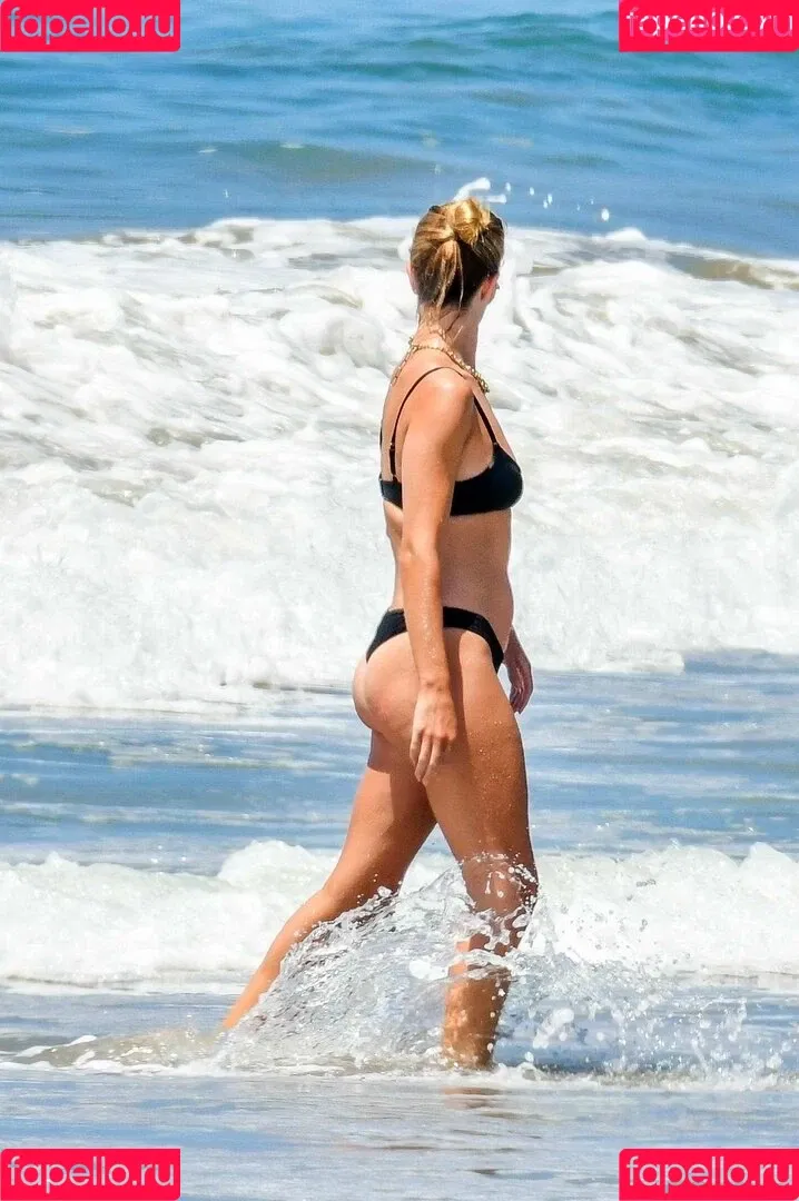 Rosie Huntington Whiteley / Rosie Huntington-Whiteley / rosiehw Onlyfans Photo Gallery 