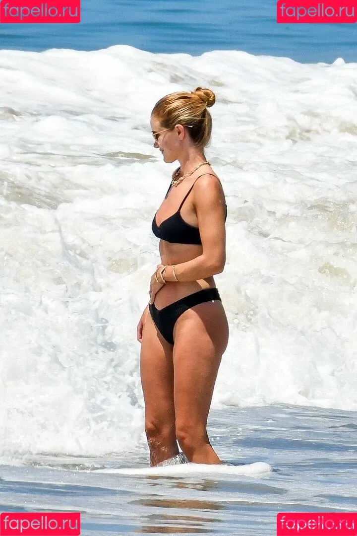 Rosie Huntington Whiteley / Rosie Huntington-Whiteley / rosiehw Onlyfans Photo Gallery 