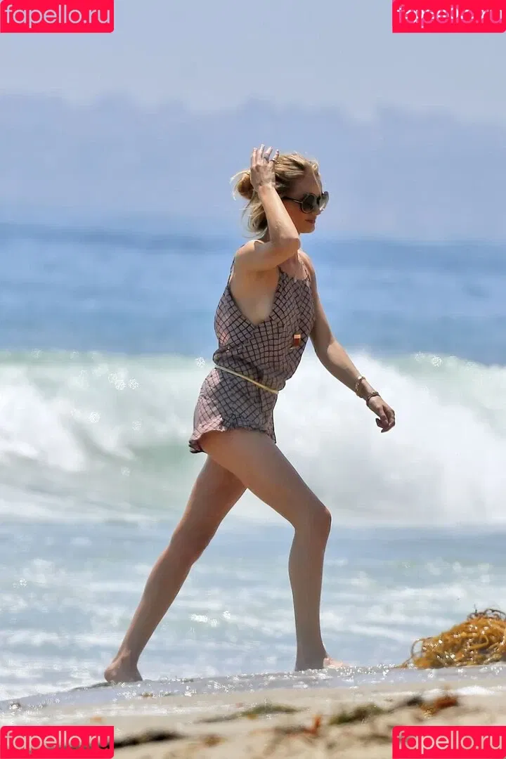 Rosie Huntington Whiteley / Rosie Huntington-Whiteley / rosiehw Onlyfans Photo Gallery 