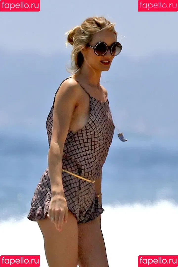 Rosie Huntington Whiteley / Rosie Huntington-Whiteley / rosiehw Onlyfans Photo Gallery 