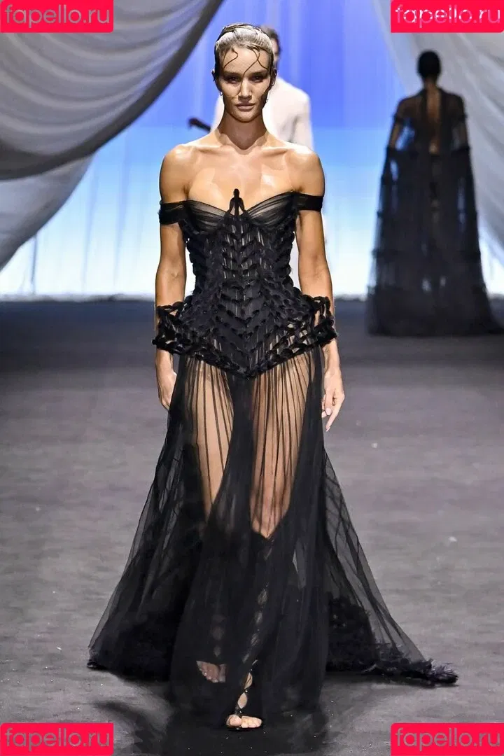 Rosie Huntington Whiteley / Rosie Huntington-Whiteley / rosiehw Onlyfans Photo Gallery 