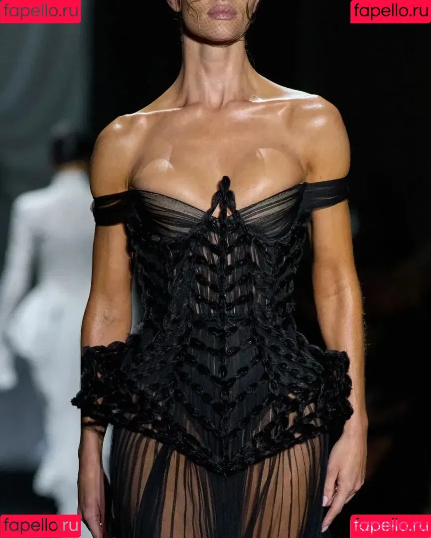 Rosie Huntington Whiteley / Rosie Huntington-Whiteley / rosiehw Onlyfans Photo Gallery 