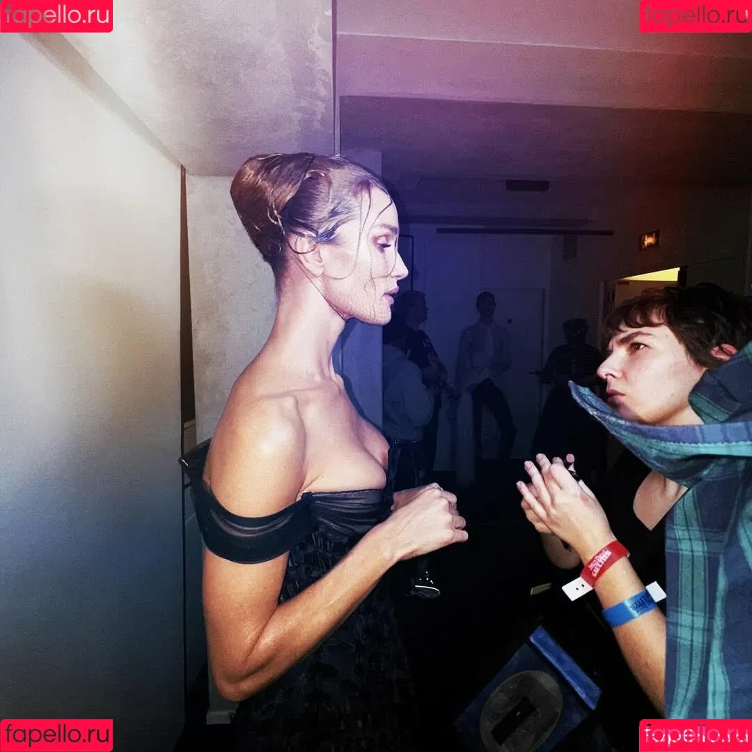 Rosie Huntington Whiteley / Rosie Huntington-Whiteley / rosiehw Onlyfans Photo Gallery 