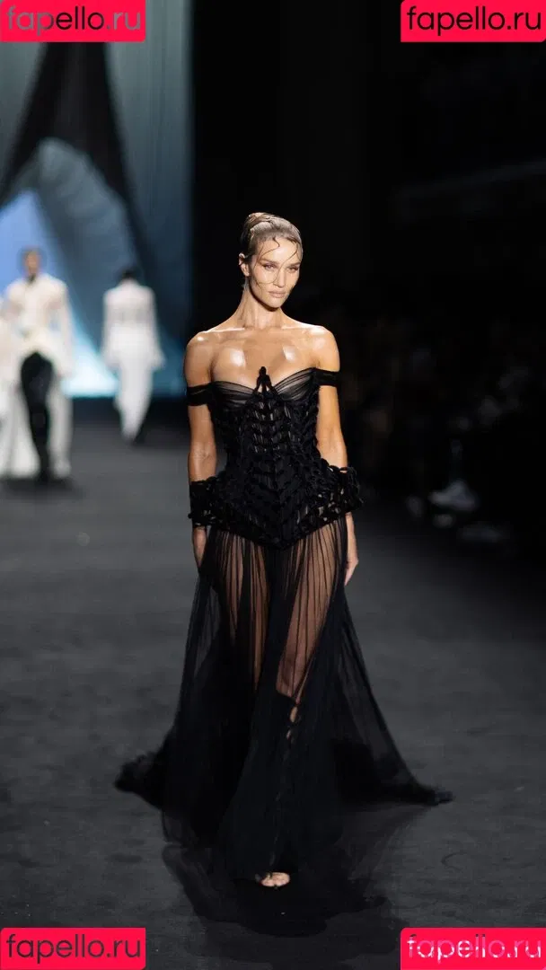 Rosie Huntington Whiteley / Rosie Huntington-Whiteley / rosiehw Onlyfans Photo Gallery 