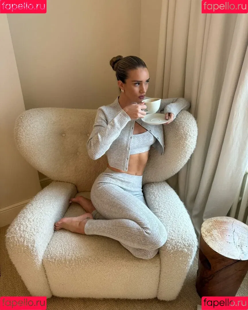 Rosie Huntington Whiteley / Rosie Huntington-Whiteley / rosiehw Onlyfans Photo Gallery 