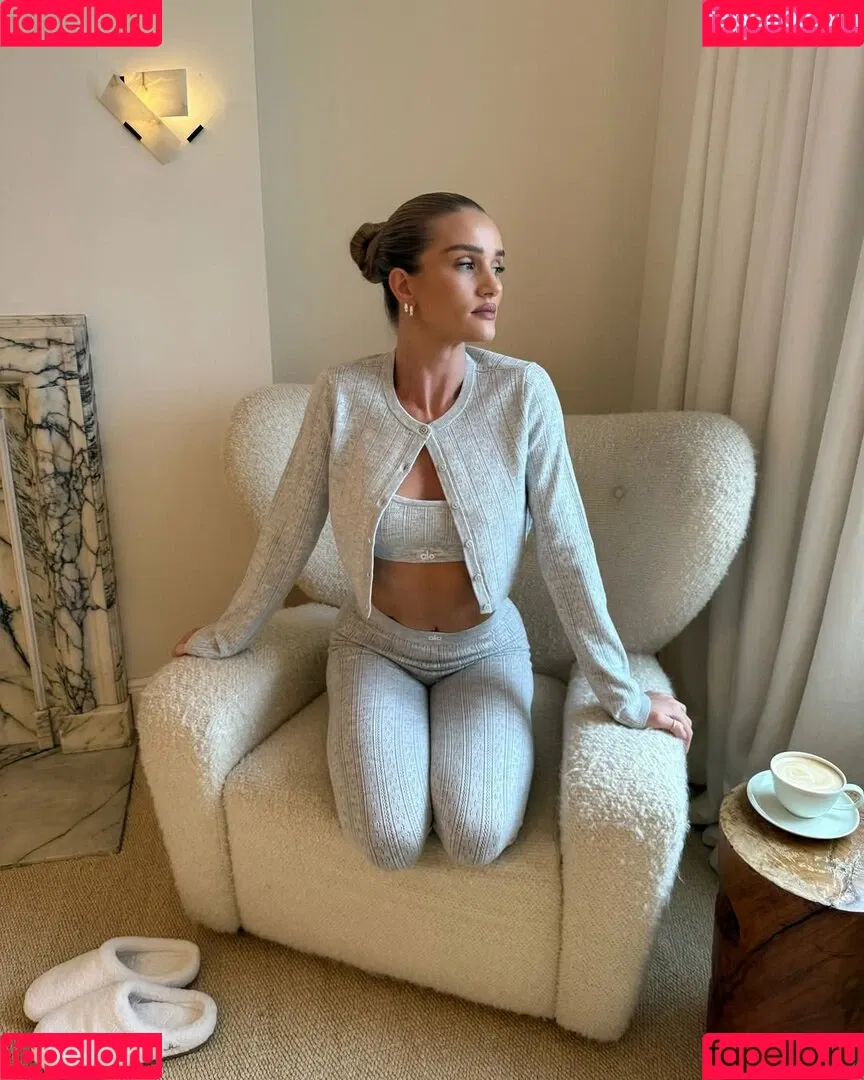 Rosie Huntington Whiteley / Rosie Huntington-Whiteley / rosiehw Onlyfans Photo Gallery 