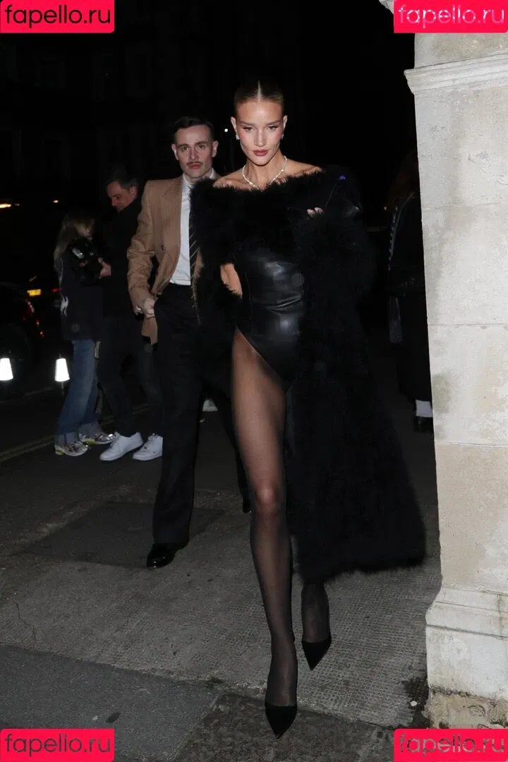 Rosie Huntington Whiteley / Rosie Huntington-Whiteley / rosiehw Onlyfans Photo Gallery 