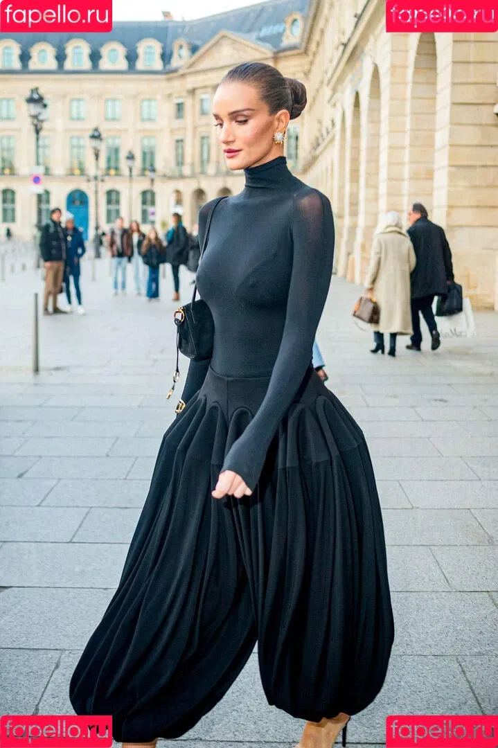 Rosie Huntington Whiteley / Rosie Huntington-Whiteley / rosiehw Onlyfans Photo Gallery 