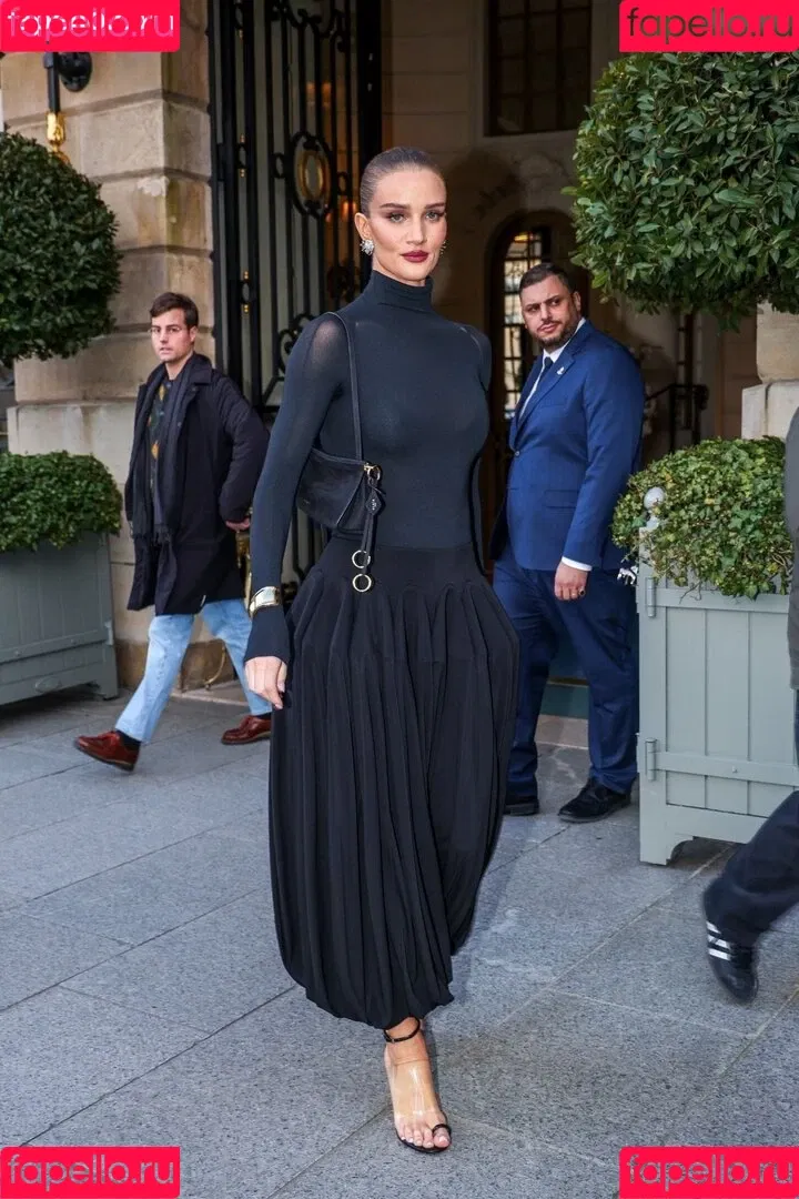 Rosie Huntington Whiteley / Rosie Huntington-Whiteley / rosiehw Onlyfans Photo Gallery 