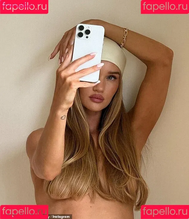 Rosie Huntington Whiteley / Rosie Huntington-Whiteley / rosiehw Onlyfans Photo Gallery 