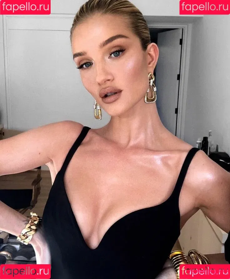 Rosie Huntington Whiteley / Rosie Huntington-Whiteley / rosiehw Onlyfans Photo Gallery 