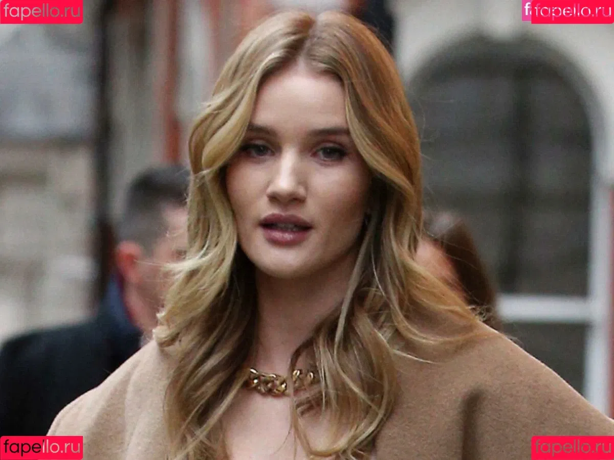 Rosie Huntington Whiteley / Rosie Huntington-Whiteley / rosiehw Onlyfans Photo Gallery 