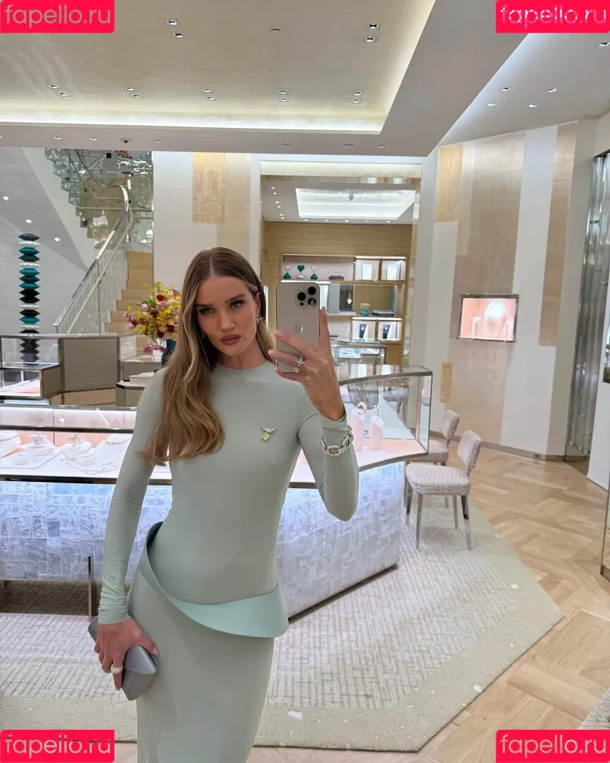 Rosie Huntington Whiteley / Rosie Huntington-Whiteley / rosiehw Onlyfans Photo Gallery 