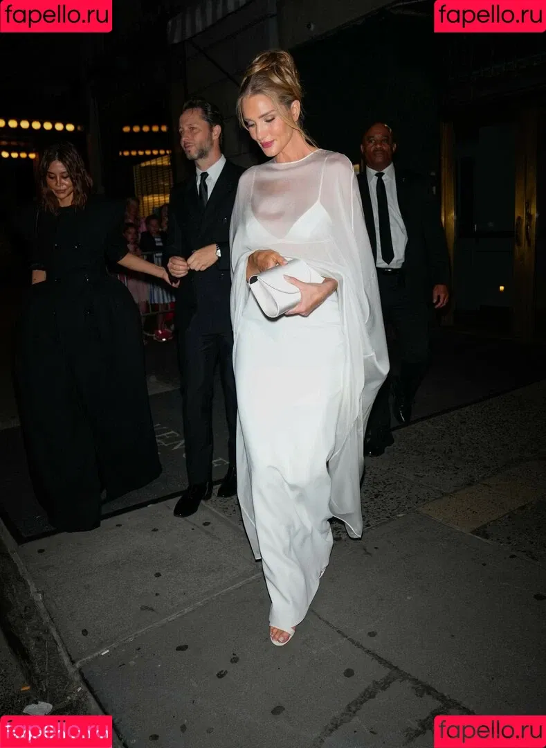 Rosie Huntington Whiteley / Rosie Huntington-Whiteley / rosiehw Onlyfans Photo Gallery 