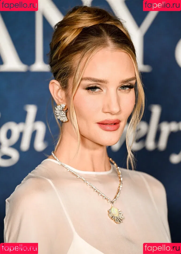 Rosie Huntington Whiteley / Rosie Huntington-Whiteley / rosiehw Onlyfans Photo Gallery 