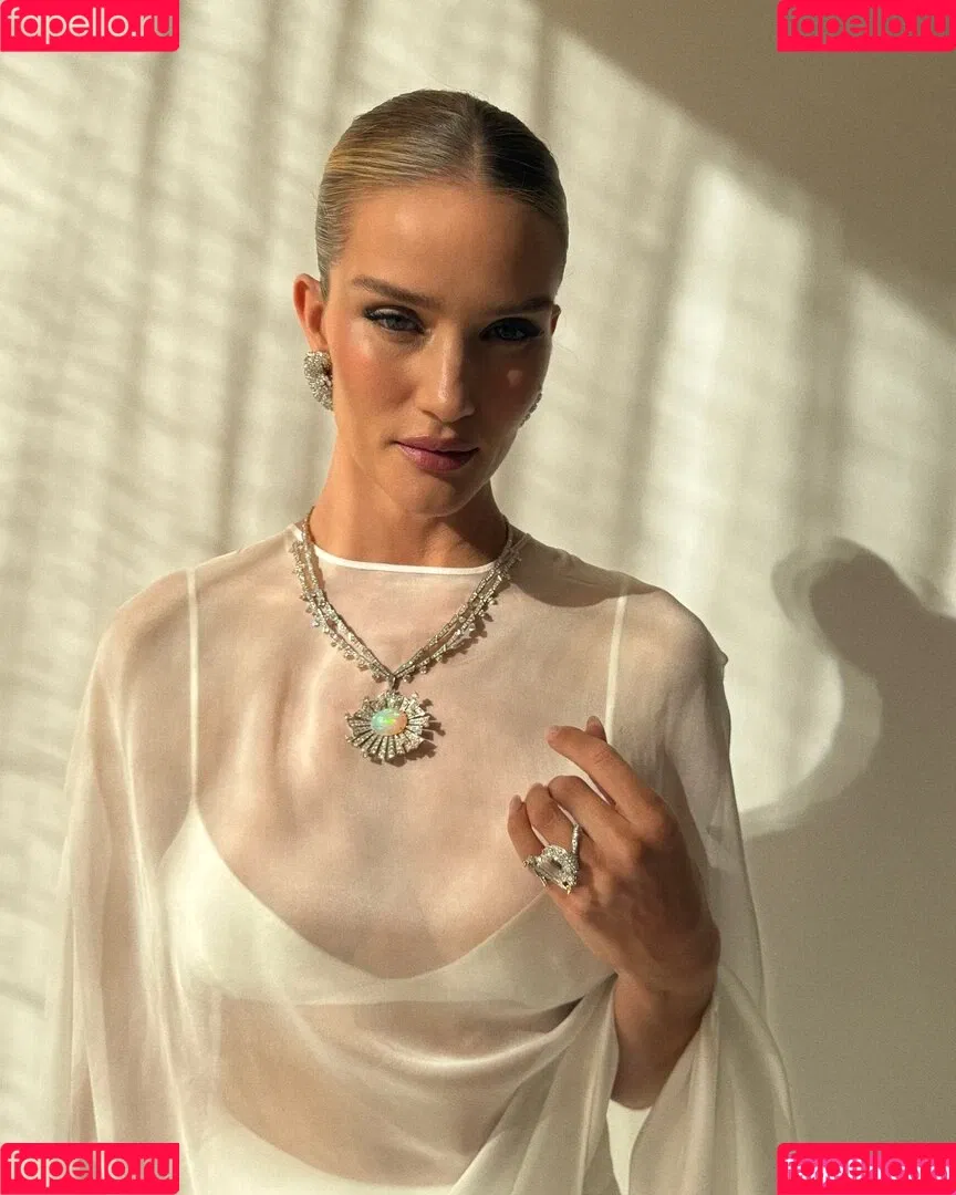 Rosie Huntington Whiteley / Rosie Huntington-Whiteley / rosiehw Onlyfans Photo Gallery 