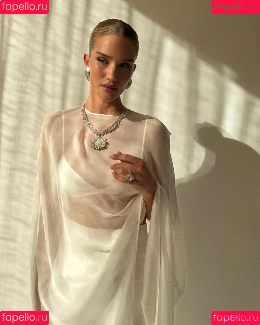 Rosie Huntington Whiteley / Rosie Huntington-Whiteley / rosiehw Onlyfans Photo Gallery 