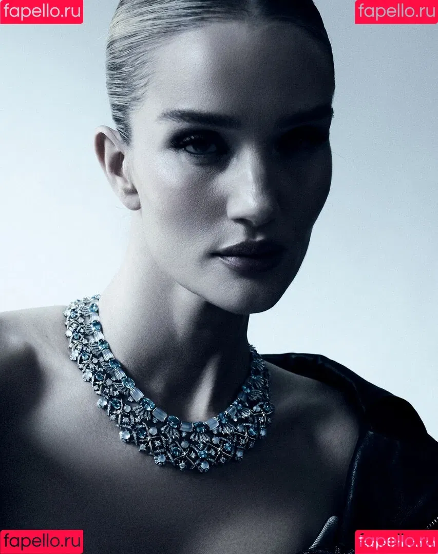 Rosie Huntington Whiteley / Rosie Huntington-Whiteley / rosiehw Onlyfans Photo Gallery 