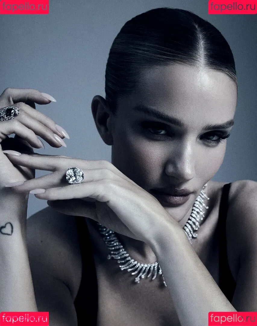 Rosie Huntington Whiteley / Rosie Huntington-Whiteley / rosiehw Onlyfans Photo Gallery 
