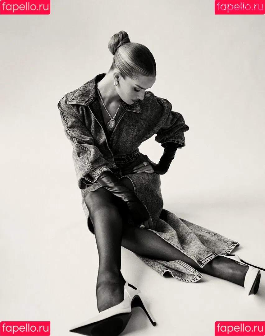 Rosie Huntington Whiteley / Rosie Huntington-Whiteley / rosiehw Onlyfans Photo Gallery 
