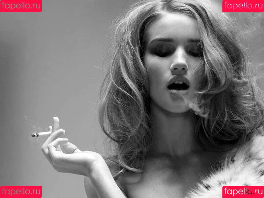 Rosie Huntington Whiteley / Rosie Huntington-Whiteley / rosiehw Onlyfans Photo Gallery 