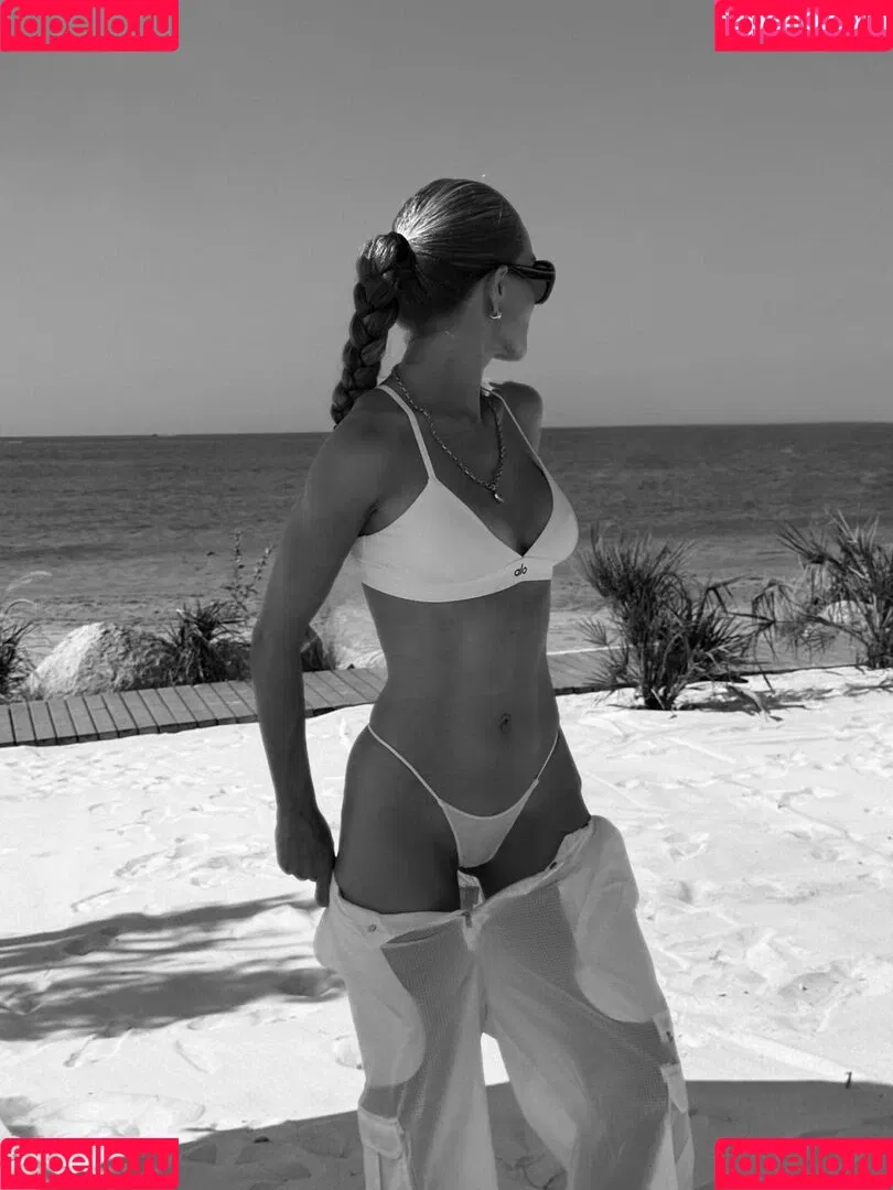 Rosie Huntington Whiteley / Rosie Huntington-Whiteley / rosiehw Onlyfans Photo Gallery 