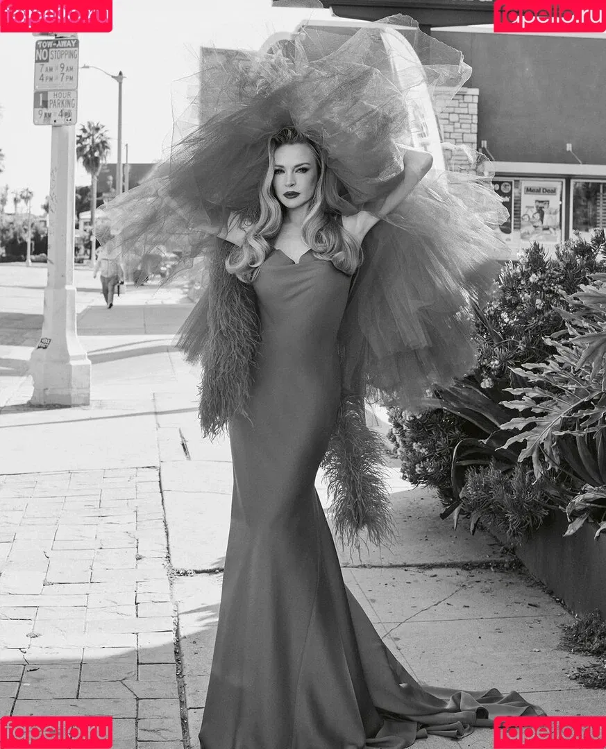 Lindsay Lohan / lindsaylohan / lindsaylohan201 Onlyfans Photo Gallery 