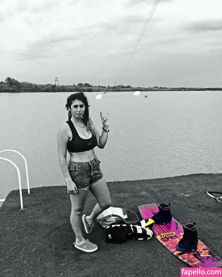 Meredithblake / meredithlblake / meredyblakekarim Onlyfans Photo Gallery 