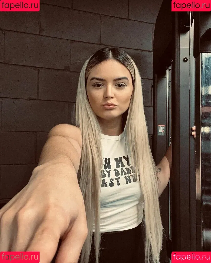 Tay Conti / Taynara Melo / tayconti_ Onlyfans Photo Gallery 