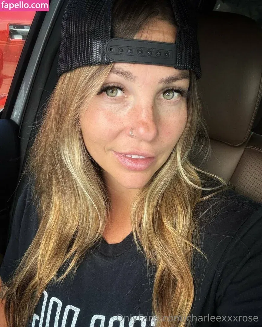 charleexxxrose / piercedpussy_char Onlyfans Photo Gallery 